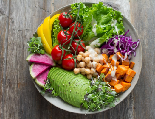 Zdrowe jedzenie pełne warzyw z diety pudełkowej